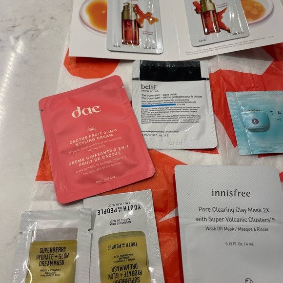 Assorted Beauty Samples Collection - Picture 5 of 6